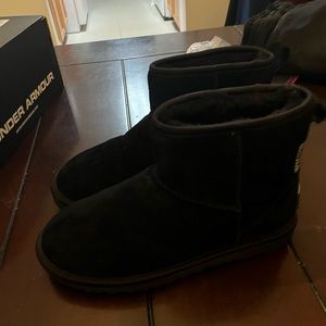 UGG BOOTS W/ Bow